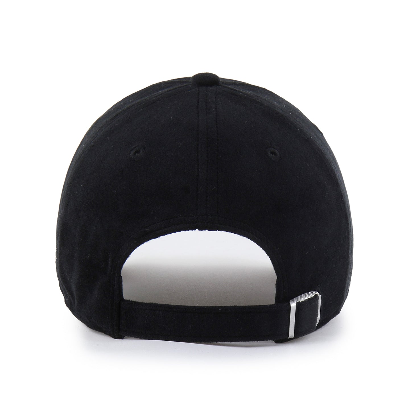 Back: Black hat, black adjustable strap with metal claps