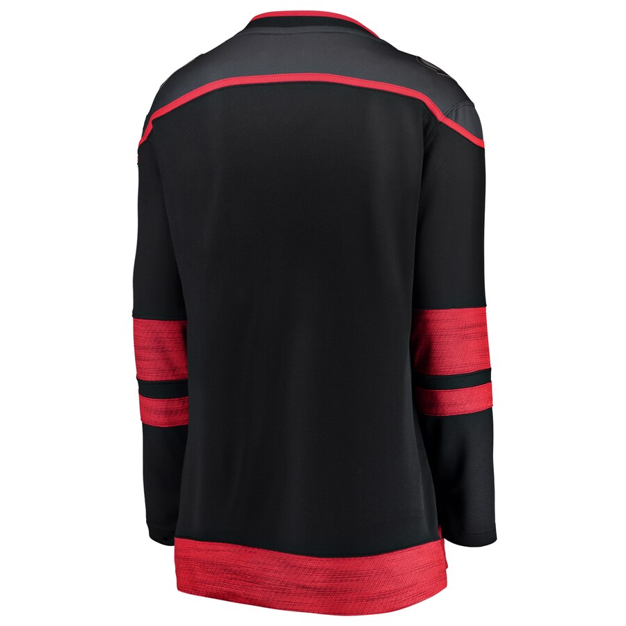Back: black jersey with dark gray shoulders and red trim