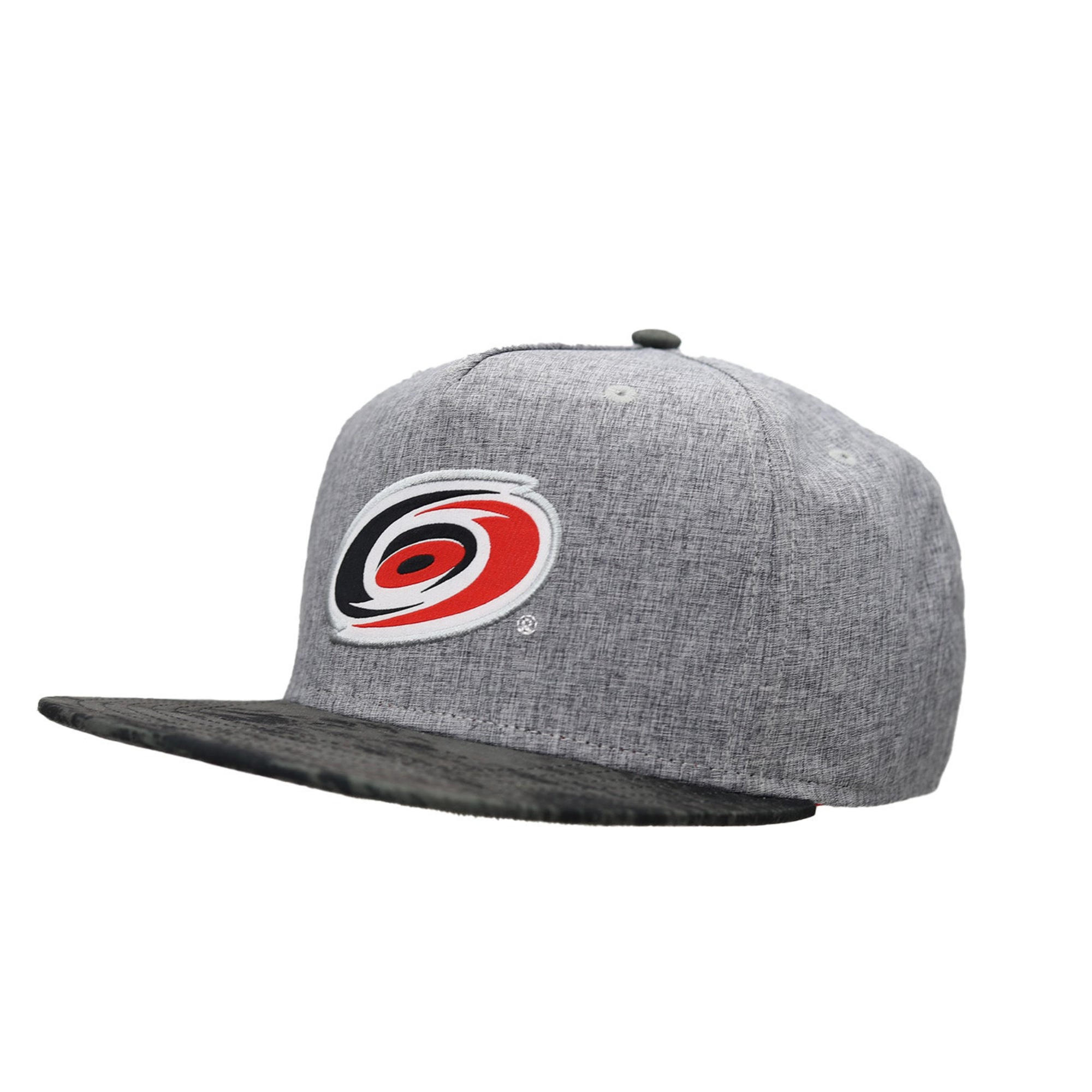 Side: Gray hat with dark gray patterned brim, Primary logo on front