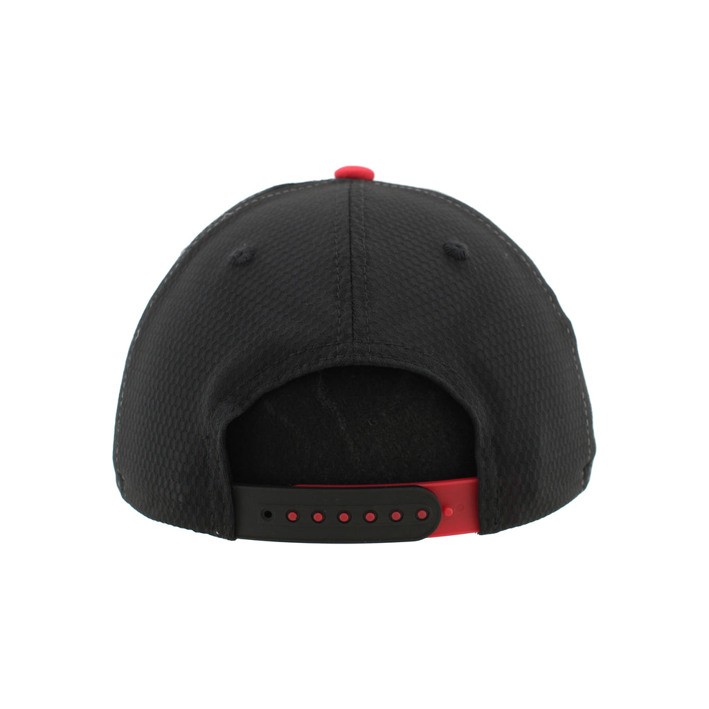 Back: Black/red snapback straps; black eyelets, red crown
