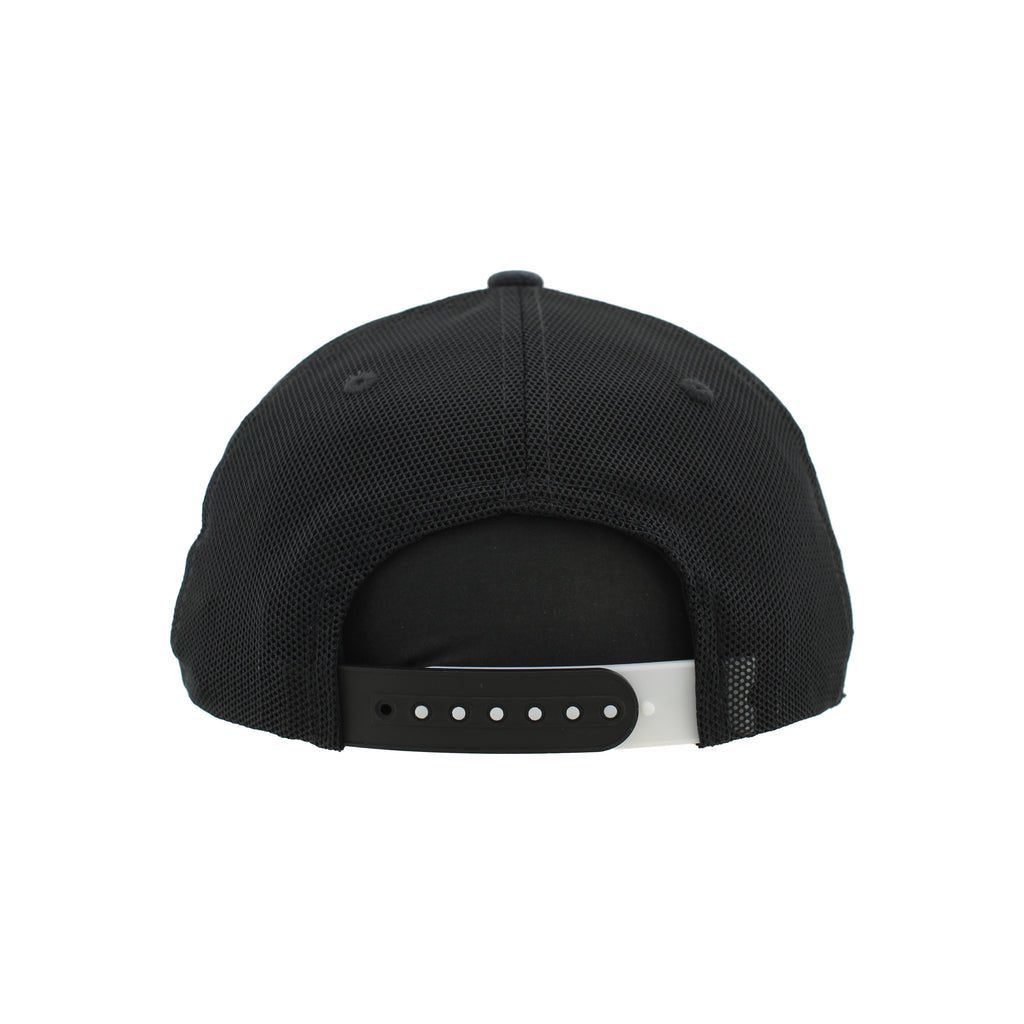 Back: Black meshback, black/white snapback straps