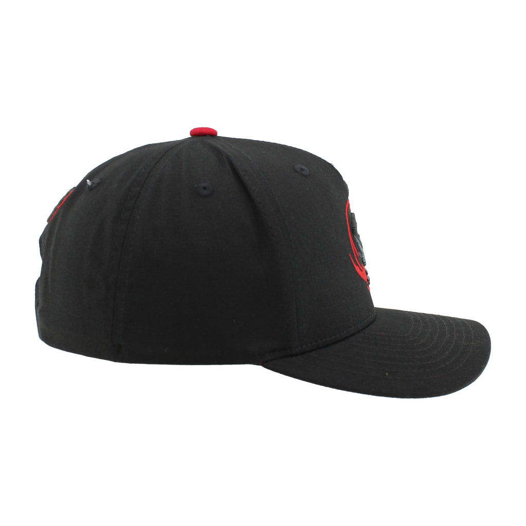 Right: Red crown, black eyelets